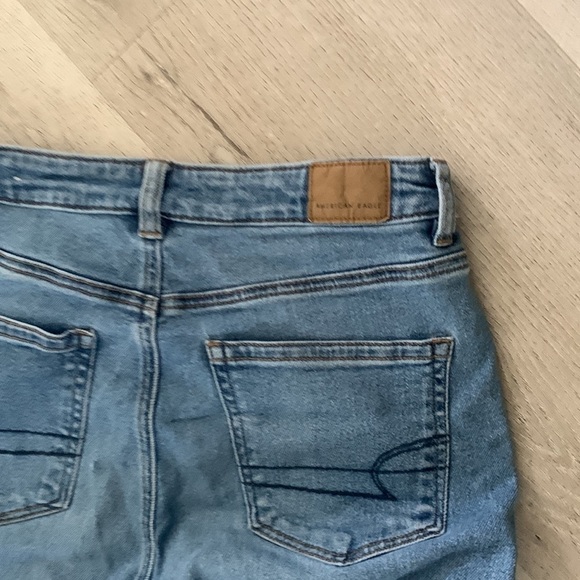 American Eagle Outfitters Mom Jeans size 6 long light wash high waist - Picture 14 of 14